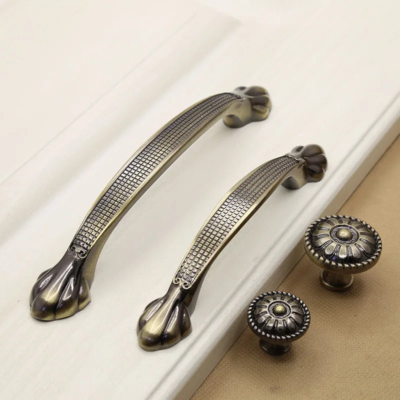 Retro Bronze Cabinet Handles - Antique Metal Kitchen Door Pulls and Wardrobe Knobs 128mm Handles