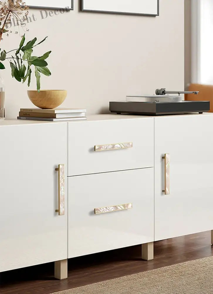 Brass Furniture Handle with Natural Shell – Modern Wardrobe Drawer and Dresser Knobs Handles