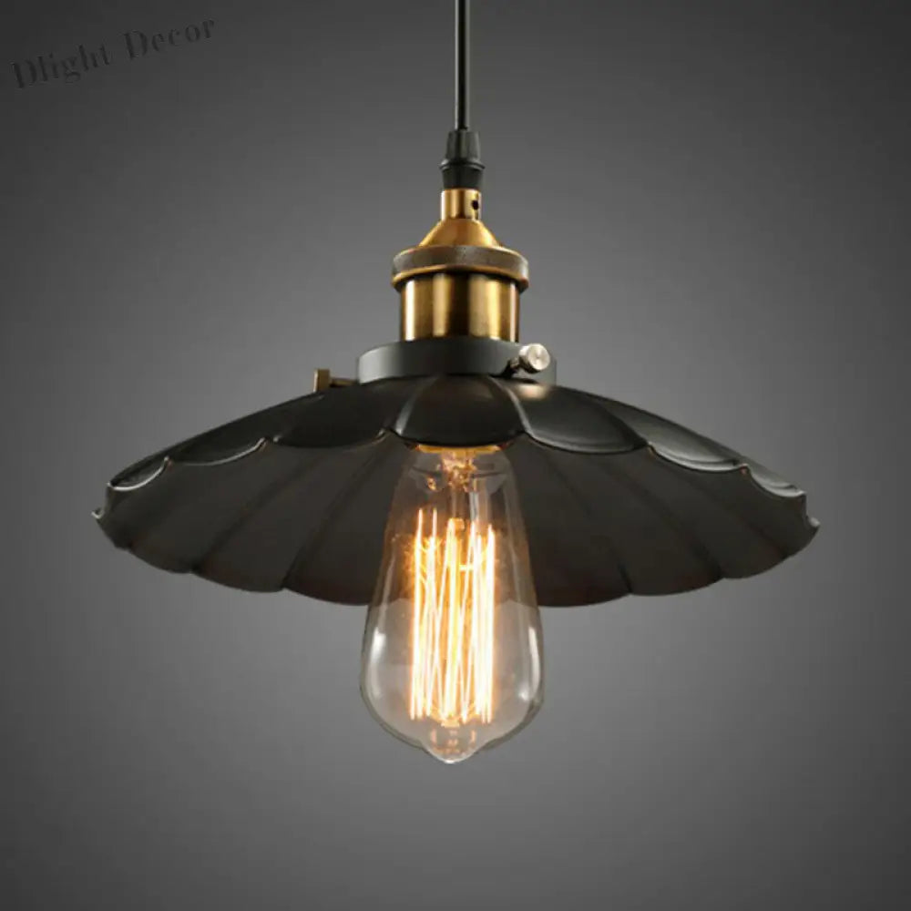 Embrace Industrial Charm With A Floral Touch: The Black Shade Pendant Lamp / 10’